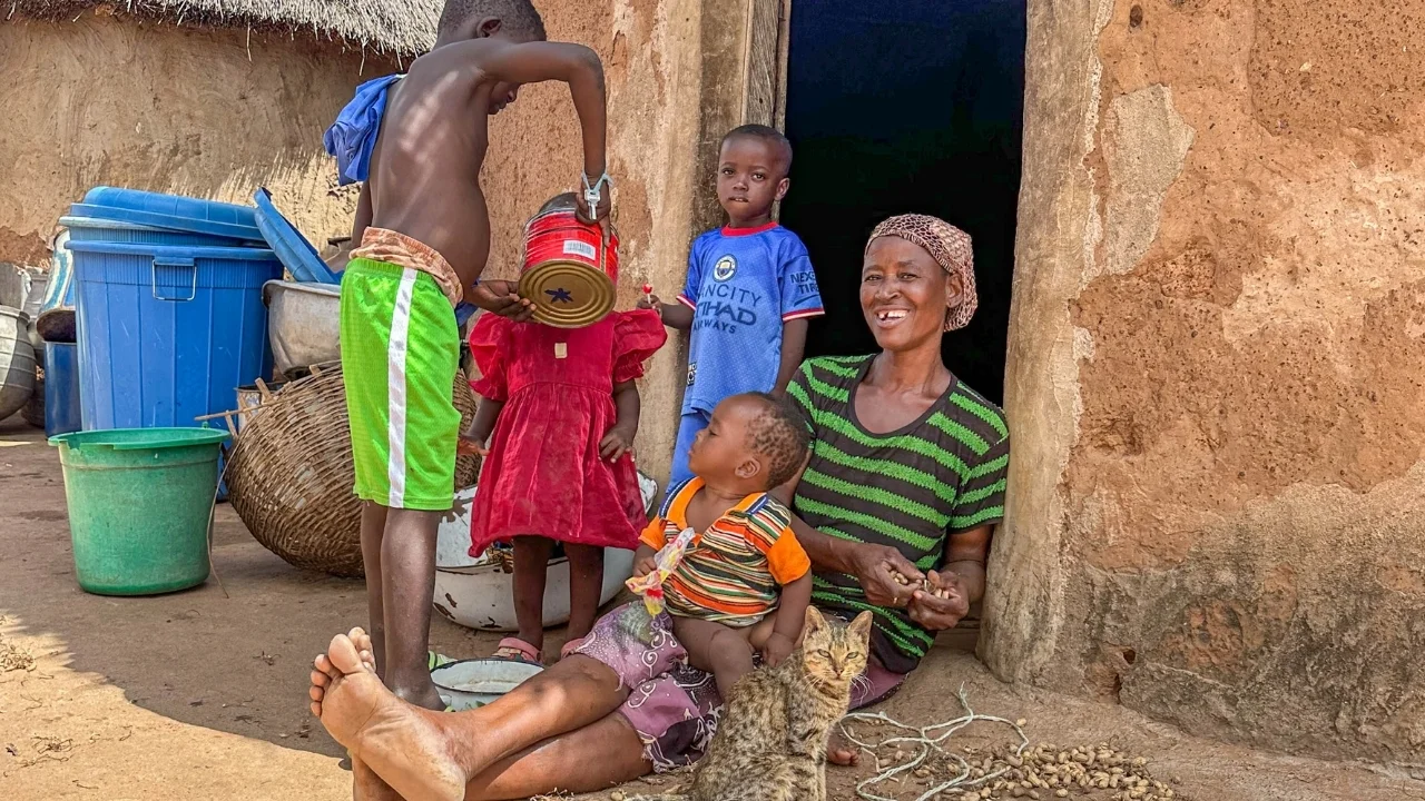 Photo: A mother and her children in Bongnaayili